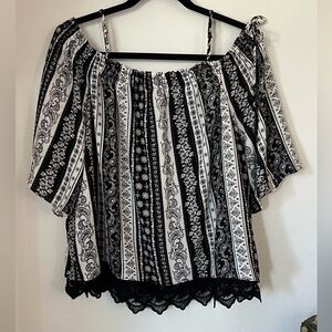 ❗️💲CLOSEOUT SALE: $5 💲❗️- IZ Byer Off Shoulder Blouse